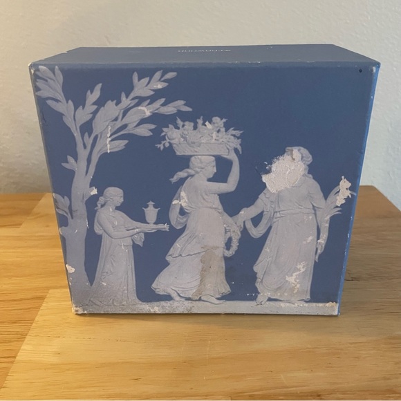 Wedgwood Ring or Trinket Box - Picture 7 of 7